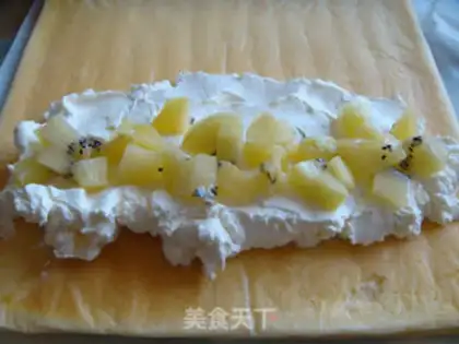 Make Strange fruit cream rolls step 12