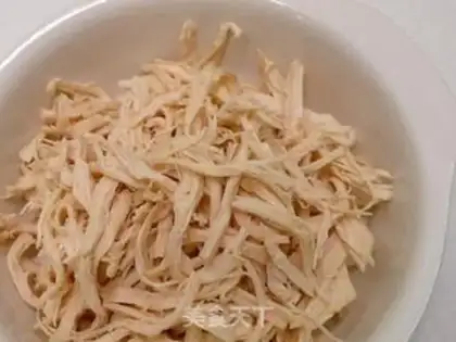 Make Soybean oil chicken silk salad step 2