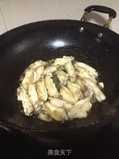 Make Red chicken wings and potatoes step 1