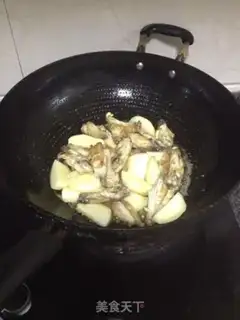 Make Red chicken wings and potatoes step 2