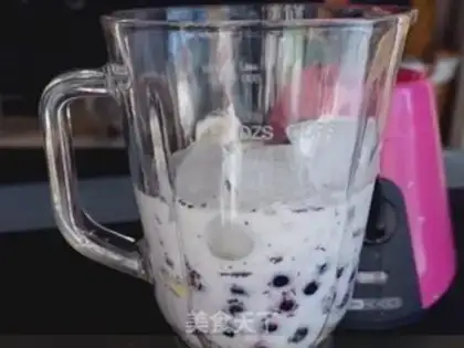 Make Blueberry smoothie step 5