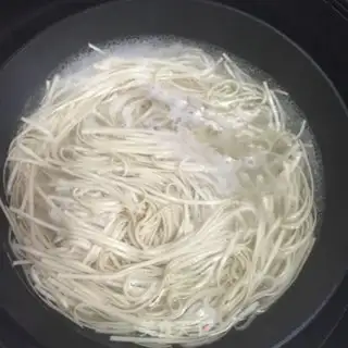 Make Spicy vegetable noodles step 2
