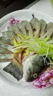 Make Peacock open-screen fish step 1