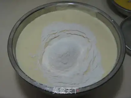 Make Roses with sponge cakes step 4