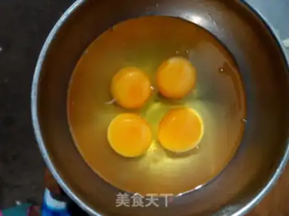 Make Scrambled eggs step 1