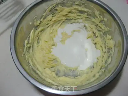 Make Roses with sponge cakes step 13