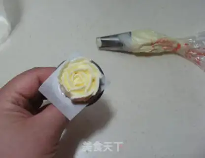 Make Roses with sponge cakes step 15