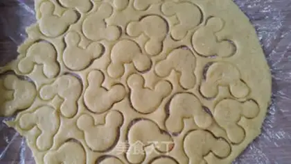 Make Bear crackers step 7