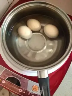 Make Dinosaurs eggs step 1