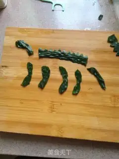 Make Dinosaurs eggs step 2