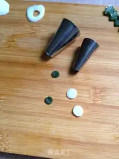 Make Dinosaurs eggs step 5