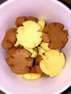 Make Coco loves Margaret step 18