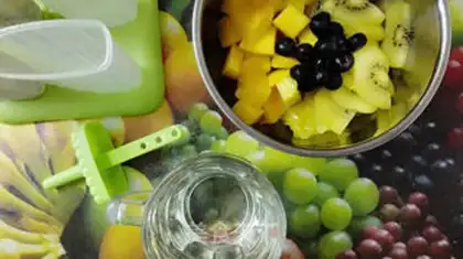 Make Fruit popsicles step 3