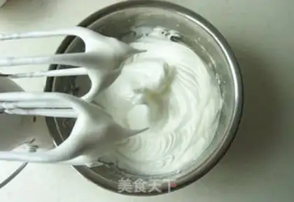 Make Coffee ice cream rolls step 2