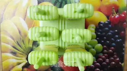 Make Fruit popsicles step 7