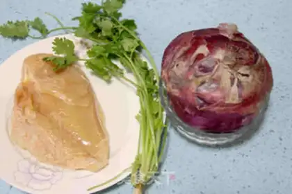 Make Onions with chicken silk step 0