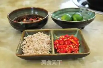 Make Hainan Coconut chicken soup step 0