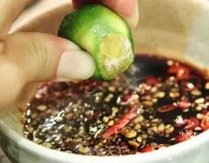 Make Hainan Coconut chicken soup step 1