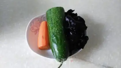 Make Old cucumber steak soup step 1