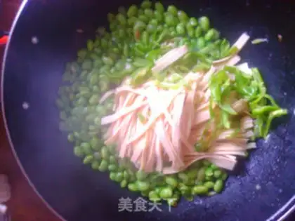 Make Soybeans with fried eggs step 9
