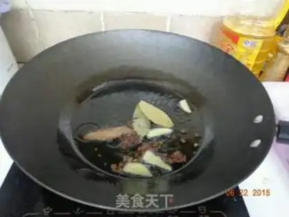 Make Homemade spicy oil step 3