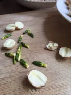 Make Lian-Cai-Cai-Cai-Cai step 1