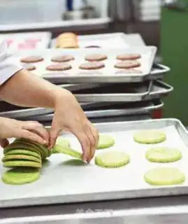 Make Macalon ice cream sandwich step 1