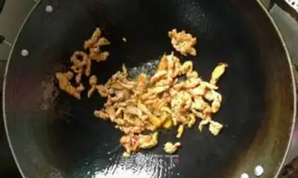 Make Four seasons of bean fried meat step 3