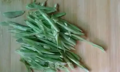 Make Four seasons of bean fried meat step 6