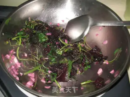 Make Garlic and red cuisine step 4