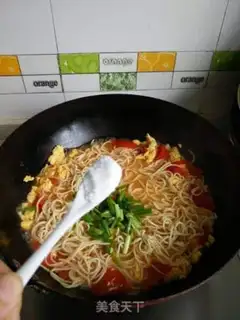 Make Tomato eggs and noodles step 6