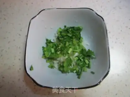 Make Tasty hands tore chicken step 4
