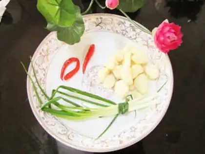 Make Gold and silver garlic steaming dolls step 1