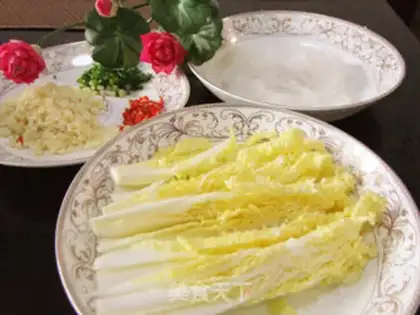 Make Gold and silver garlic steaming dolls step 2