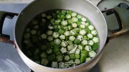 Make Autumn fried eggs step 1