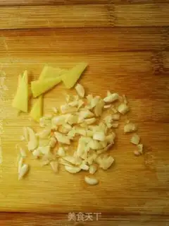 Make Dry garlic and acne step 2