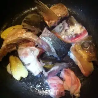 Make Fresh fish head soup step 3