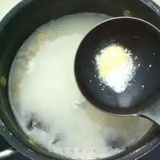 Make Fresh fish head soup step 6