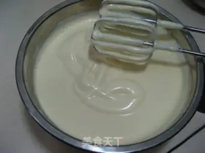 Make Roses with sponge cakes step 2