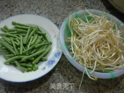 Make The green bean sprouts step 0