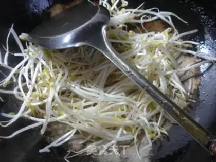 Make The green bean sprouts step 2