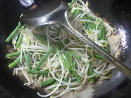 Make The green bean sprouts step 3