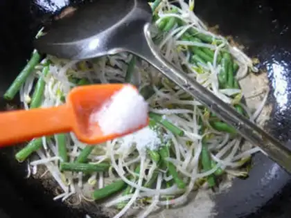 Make The green bean sprouts step 5