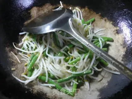 Make The green bean sprouts step 6