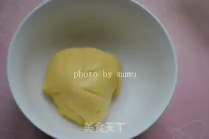 Make Two-colour sunflower cookies step 5