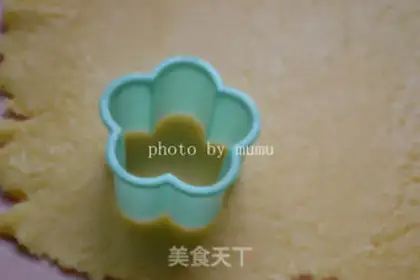 Make Two-colour sunflower cookies step 6
