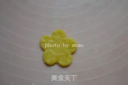 Make Two-colour sunflower cookies step 8