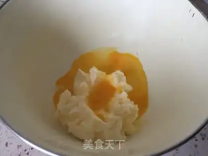 Make Mini chocolate plum pie step 2