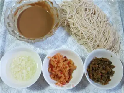 Make Wuhan has hot noodles step 3