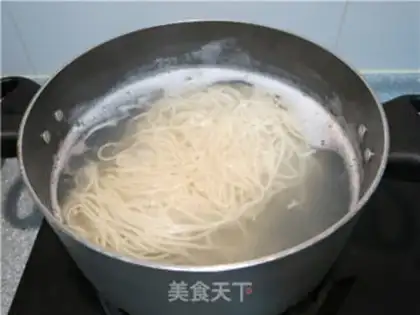 Make Wuhan has hot noodles step 4